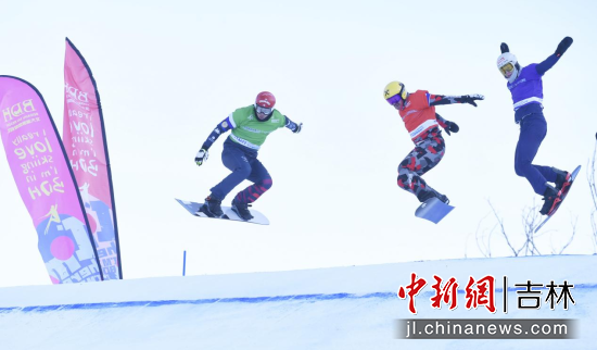 2024-2025賽季國際雪聯(lián)單板滑雪障礙追逐世界杯北大湖站現(xiàn)場 (資料圖)石洪宇/攝 2024-2025賽季國際雪聯(lián)單板滑雪障礙追逐世界杯北大湖站現(xiàn)場 (資料圖)石洪宇/攝